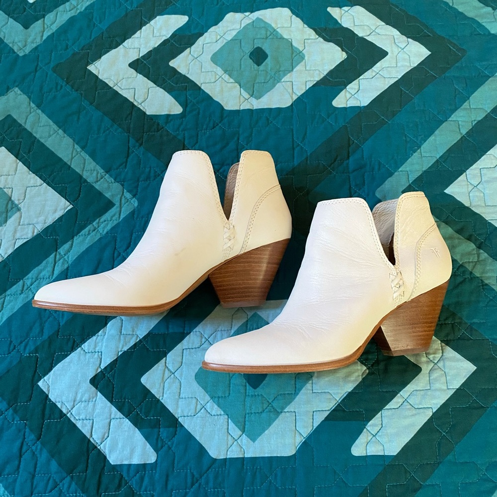 Frye Reina Cut Out Bootie 7.5